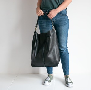 Premium Quality New Style Handbags Fashion Waterproof Leather <b>Bag</b> Hobo Lightweight And Zipper Closure Design Leather Hobo <b>Bag</b> - Product Image 3