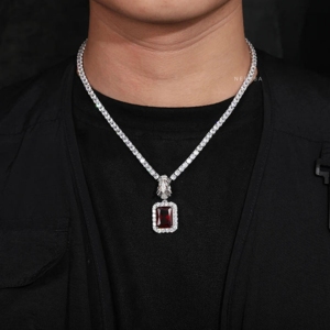Colgante de Cabeza de Dragón Imponente - Colgante de Plata 925 con Moissanita, Colgante Central Grande con Circonita Roja 5A, Joyería con Piedras Engastadas a Mano - Product Image 1