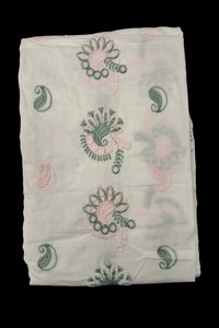 Tela de Algodón Blanco de Alta Calidad con Bordado Paisley en Verde Menta y Rosa Pálido, Motivo Buti Bordado en Toda la Superficie - Product Image 5