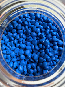 Masterbatch bleu pour moulage par injection, pigment bleu pour PE, PP, PS, films, sacs de courses, emballages industriels - Product Image 1