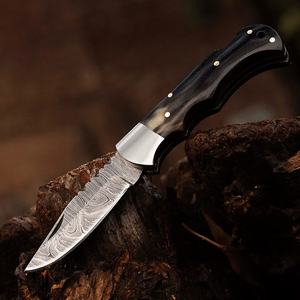 Cuchillo Plegable de Acero de Damasco Hecho a Mano para Camping y Caza, Mango de Cuerno Negro, Funda de Cuero Personalizada, Dureza 58HRC, 3 Años de Garantía - Product Image 4