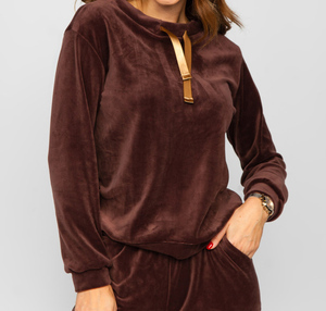 Ensemble de survêtement deux pièces le plus vendu pour l'hiver, avec crop top uni 100 % coton 340 GSM et logo personnalisé sérigraphié - Product Image 4