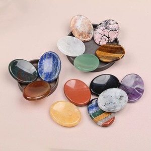หินควอตซ์ใสทรงรี ขัดเงา สำหรับทำสมาธิ หินธรรมชาติ หินมือถือ - Product Image 2