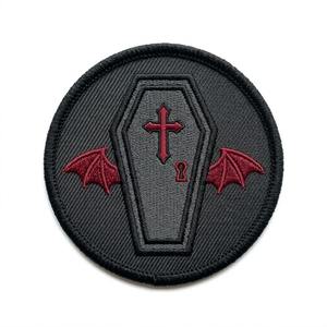 Parche Termoadhesivo Personalizado de Colmillos de Vampiro y Calavera, Insignia Bordada Circular con Cruz Roja para Chalecos de Motociclista, Ropa Gótica y Chaquetas - Product Image 4