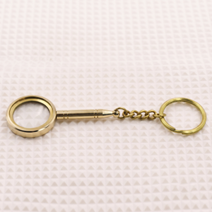 Porte-clés Loupe Vintage en Laiton Fait Main, Anneau Métallique Poli Doré, Accessoire Cadeau - Product Image 3