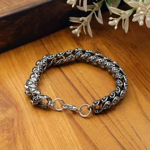 Bracelet en laiton multi-têtes de mort, style gothique, chaîne de motard, bijoux punk rock pour hommes, bracelet à maillons tête de mort en métal lourd, vente en gros - Product Image 4