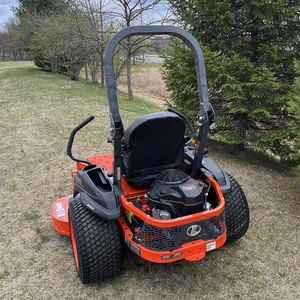 เครื่องตัดหญ้าแบบ Zero Turn รุ่น Kubota Z422 Z422KWTNC-60 ใช้เชื้อเพลิงเบนซิน สำหรับตัดหญ้าในสวน - Product Image 3
