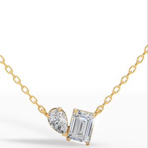 Collier Toi et Moi élégant en argent sterling 925 avec pendentif bypass à deux pierres, diamant simulé taille poire et émeraude, idéal comme cadeau - Product Image 6