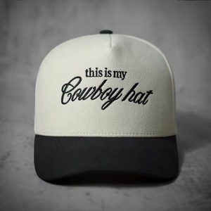 Casquettes de baseball 5 panneaux en tissu sergé de coton, logo brodé personnalisé, 2 tons, pour mariage, événement ou fête, fabrication vietnamienne. - Product Image 1