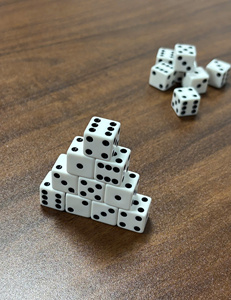 Dés de jeu blancs propres pour jeux de société modernes - Product Image 3