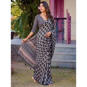 Hermoso Sari de Crepé Azul con Estampado Digital y Blusa para Mujer - Product Image 5