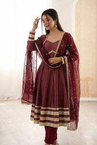 Robe exclusive en dentelle dorée Cosmos Kali avec bonnets intégrés, manches longues, doublure en micro-coton, bas de robe ample et volumineux, dupatta eth - Product Image 2