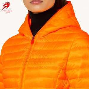 Chaquetas térmicas personalizadas con logotipo para mujer, para clima frío, casuales, con capucha, cierre completo, gruesas y aisladas. - Product Image 6