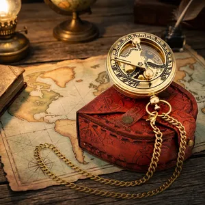 Astrolabe en laiton vintage avec étui en cuir et chaîne, instrument de navigation nautique fait main, cadeau maritime antique - Product Image 4