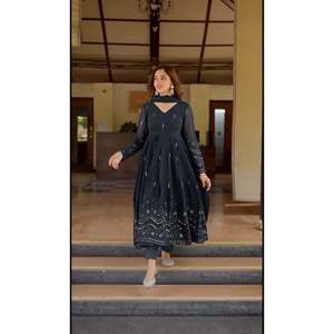 CONJUNTO DE TRAJE WHISPERING BREEZE-107 NEGRO - Product Image 1