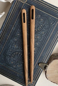 Nouvel Arrivage Aiguilles à Tricoter en Bois de Teck Polies, Artisanales, Écologiques et de Luxe, pour le Crochet et la Couture de Tissus en Laine - Product Image 3