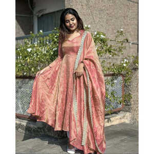 ชุดราตรีแบบ Anarkali พร้อมผ้าคลุมไหล่และกางเกง Palazzo สำหรับงานปาร์ตี้ ลุคหรูหราสำหรับงานเลี้ยง - Product Image 3