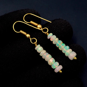 Boucles d'oreilles en perles d'opale éthiopienne multi-feu, or 14 carats, cadeau pour elle - Product Image 1