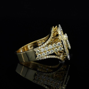 Anillo de Lujo con Moissanita Rosa y Diseño Floral en Tono Dorado - Product Image 4
