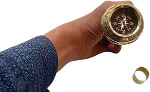 Poignée de canne nautique en laiton de style designer avec boussole intégrée, idéale pour tous types de marche - Product Image 4