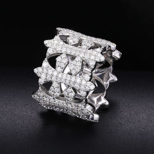 Anillo de Plata Maciza para Hombre, Estilo Hip Hop, con Incrustaciones de Moissanita y Diamantes de Laboratorio, Diseño de Cruz Eterna y Múltiples Cruces, Joyería Brillante y Audaz - Product Image 1