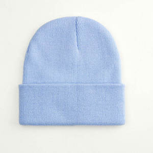 Bonnet tricoté personnalisé pour pêcheurs, vente en gros pour marques streetwear, fournisseur de bonnets en tricot côtelé à revers court avec broderie de logo - Product Image 1
