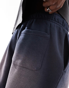 Shorts en maille pour hommes avec poches, taille élastiquée, tissu en maille 100% polyester pour un confort optimal, style athlétique, shorts en maille tendance - Product Image 6