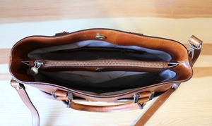 Sac fourre-tout en cuir véritable fait main de haute qualité avec fermeture éclair et dessus ouvert, design élégant marron - Product Image 3