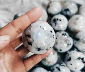 Esfera de Cristal de Piedra Lunar Arcoíris Natural, Bola Pulida de Piedra Preciosa Curativa para Meditación, Reiki, Decoración del Hogar y Sanación Energética - Product Image 6