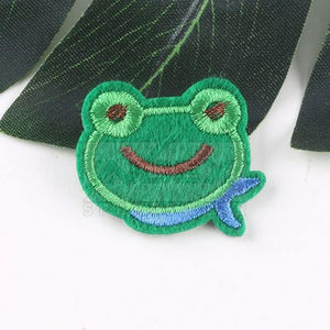 แพทช์ผ้าแคนวาสปักลายดอกไม้แบบทำมือ สั่งทำโลโก้ได้ ขายดี ขอบเย็บแบบเมอร์โรว์ มีแถบกาวด้านหลัง ติดได้ทั้งแบบเย็บและแบบแปะ - Product Image 4