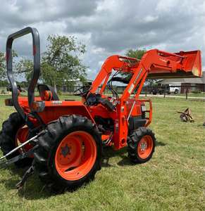 รถแทรกเตอร์ขนาดเล็ก Kubota L3400 ราคาประหยัด พร้อมเครื่องยนต์ดีเซลที่เชื่อถือได้ ระบบขับเคลื่อน 4 ล้อที่แข็งแกร่ง โครงสร้างที่ทนทาน และประสิทธิภาพการทำงานที่ยอดเยี่ยม - Product Image 6