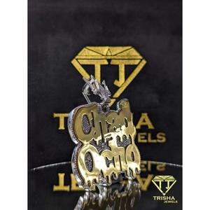 Colgante Personalizado con Nombre 'Chad Ocho', Estilo Drip con Diamantes Moissanite VVS, Plata de Ley 925, Joyería Hip Hop de Trisha Jewels - Product Image 4