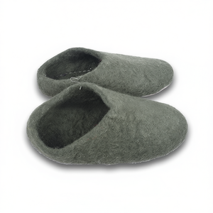 Pantoufles en feutre de laine, chauffe-mains et chauffe-pieds - Product Image 1