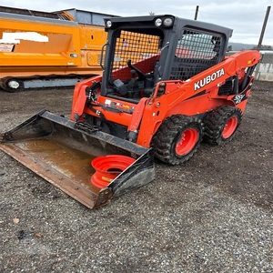 Chargeuse compacte Kubota aux performances élevées pour les applications de construction, d'agriculture, d'aménagement paysager et de manutention quotidienne de matériaux - Product Image 3