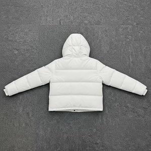 Veste matelassée légère en coton respirant sur mesure OEM pour femme, en polyester brillant, style streetwear 2027 - Product Image 2