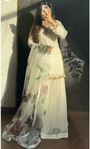 Salwar Kameez Crème avec Dupatta Florale en Faux Georgette, Haut Brodé de Sequins et Sharara avec Dupatta en Organza Tabby - Product Image 2
