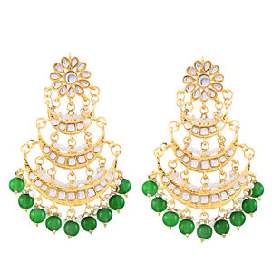 ต่างหูแบบห้อย Kundan Jadau ประดับมุกไฮเดราบาดี โลหะผสม คริสตัล และเพชรเทียม สีสันทันสมัย เหมาะสำหรับงานแต่งงาน สำหรับผู้หญิงและเด็กผู้หญิง - Product Image 1