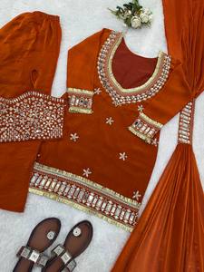 Conjunto Premium Fendy de Kurti y Sharara con Bordado de Espejo y Dupatta – Colección Festiva - Product Image 3
