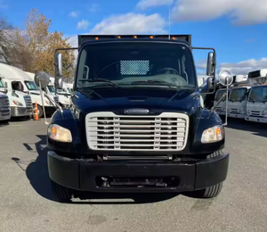 Camión de Plataforma Plana Freightliner S M2 106 de 24 pies, Usado, Disponible, Años 2015-2018, Transmisión Automática de 6,9 Velocidades, Puerta Trasera Elevadora, Listo para Exportar - Product Image 2