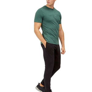 Camiseta de algodón para hombre, corte holgado, con estampado frontal, verde, manga corta, cuello redondo, transpirable, ecológica, de secado rápido, informal, de punto jersey. - Product Image 1