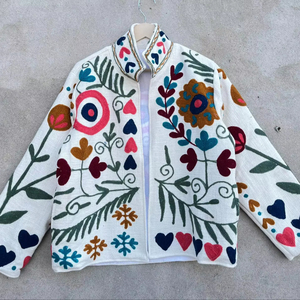 Chaqueta Suzani de Algodón Blanco para Mujer, Bordado Floral Multicolor, Estilo Boho Étnico, Chaqueta Corta Hecha a Mano - Product Image 1