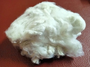 Fibra de poliéster reciclada 2.5D SD Blanco Sólido Seco GRS Vikohasan Proveedor Material virgen Hilo de hilado para material de relleno - Product Image 2