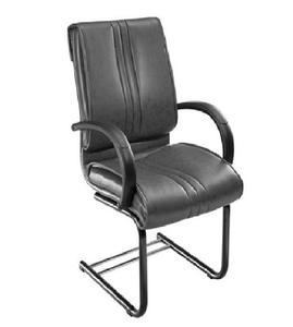 Élégante chaise de bureau en cuir noir avec siège rembourré, accoudoirs et cadre en métal cantilever élégant - Product Image 3