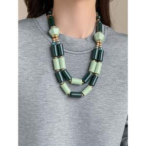 Collier en résine léger pour le quotidien, les fêtes et les sorties décontractées - Fournitures de perlage - Product Image 1