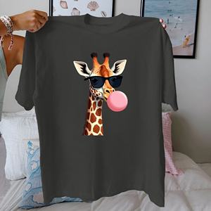 Camiseta de mujer de algodón puro con chicle Rosa soplado de jirafa ajuste cómodo - Product Image 2