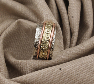 Anillo de banda floral de plata de ley 925 al por mayor con engaste de bisel, diseño propio, texturado, para mujer, joyería fina para fiesta - Product Image 2