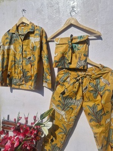 Conjunto de Pijama de Algodón Hecho a Mano: Pijama con Estampado Animal para Mujer - Product Image 3