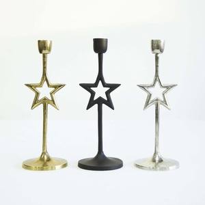 Ensemble de bougeoirs décoratifs contemporains abstraits noirs en forme de pilier - Product Image 2