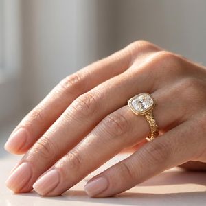 Anillo Art Deco con Diamante de Corte Cojín de 1.00CT y Grabado Floral para Mujer, Oro Sólido de 14K, Regalo Sorpresa de Aniversario para Novia - Product Image 4