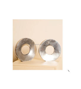 Vase à fleurs en métal sculptural, idéal pour une présentation artistique, rehaussant la profondeur visuelle dans l'aménagement intérieur - Product Image 4